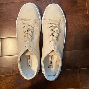 Steve Madden cream 9.5